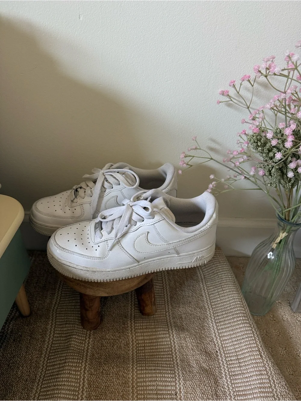 Nike White Low-Top Leather Sneakers - Picture 2 of 3